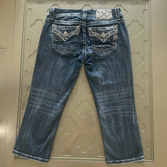 MISS ME Women’s Mid Rise Easy Crop Embellished Jeans, size 27 - Picture 6 of 16